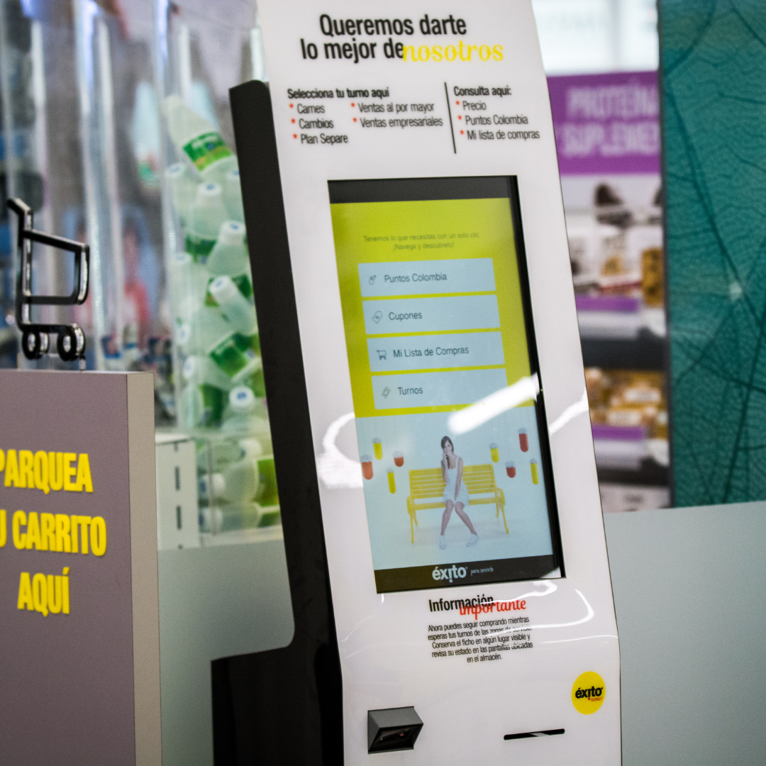 Kioscos interactivos y pantallas digitales de Tekus en el éxito