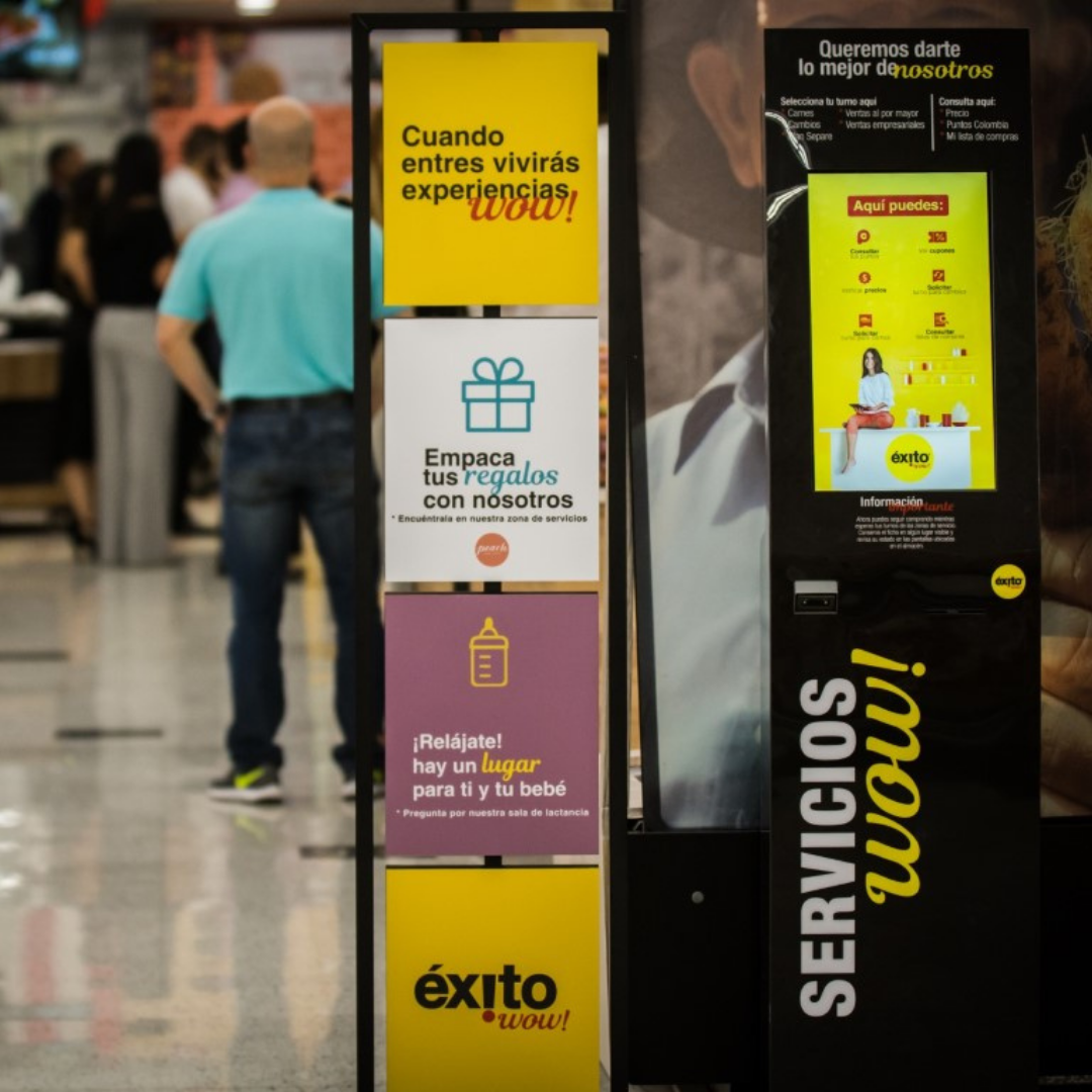 Kioscos interactivos y pantallas digitales de Tekus en el éxito