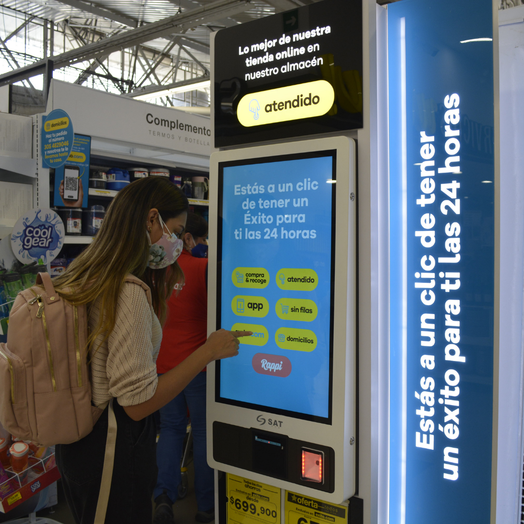 Kioscos interactivos y pantallas digitales de Tekus en el éxito