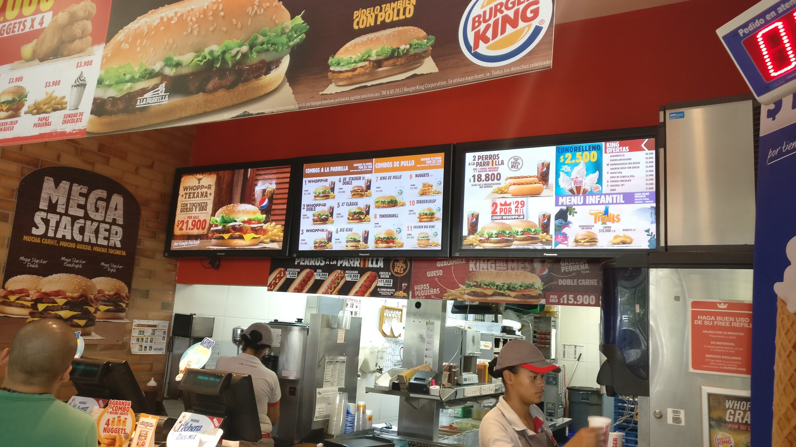 carteleria-digital-burgerking-tekus-